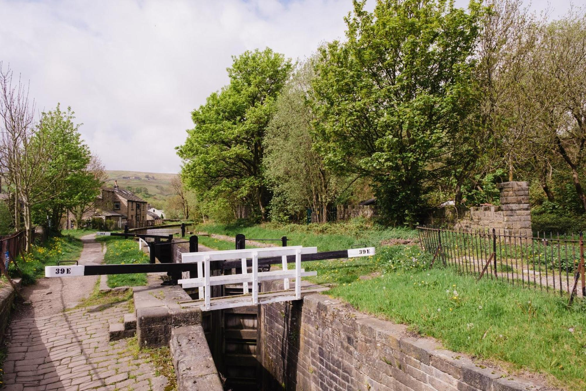 A Place In The Pennines Villa Huddersfield Exterior photo